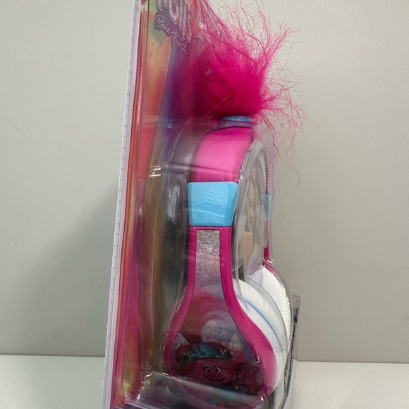 New DreamWorks Trolls Band Together Headphones | Share Port | Poppy Music/Audio - Picture 3 of 5